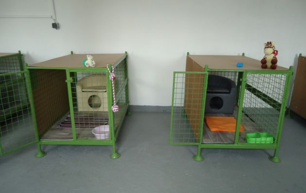 interiérové voliéry s búdami hotel 4 labky