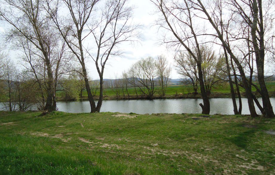 v blízkosti je rieka Nitra